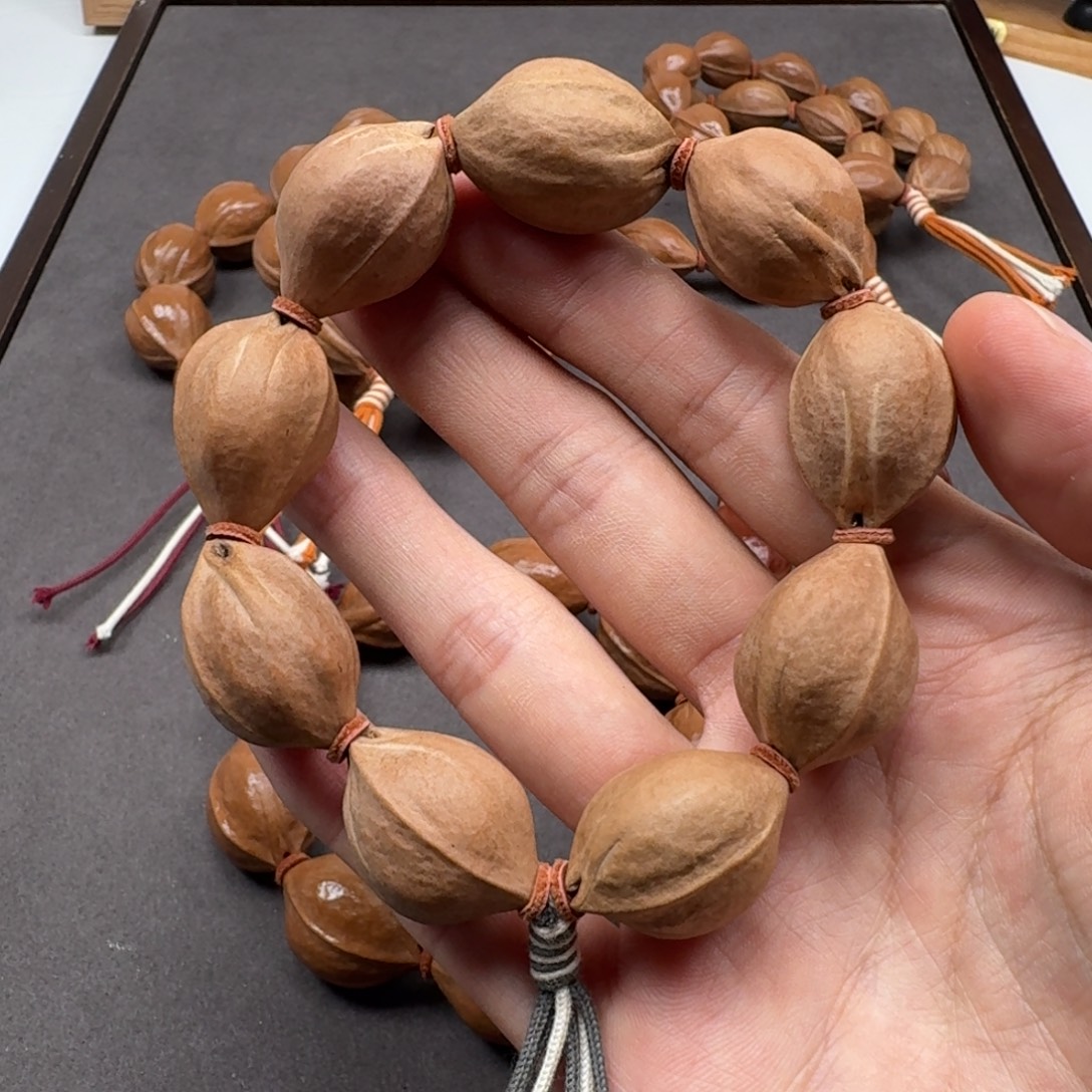 1.9*2.7精品梅林铁核手串