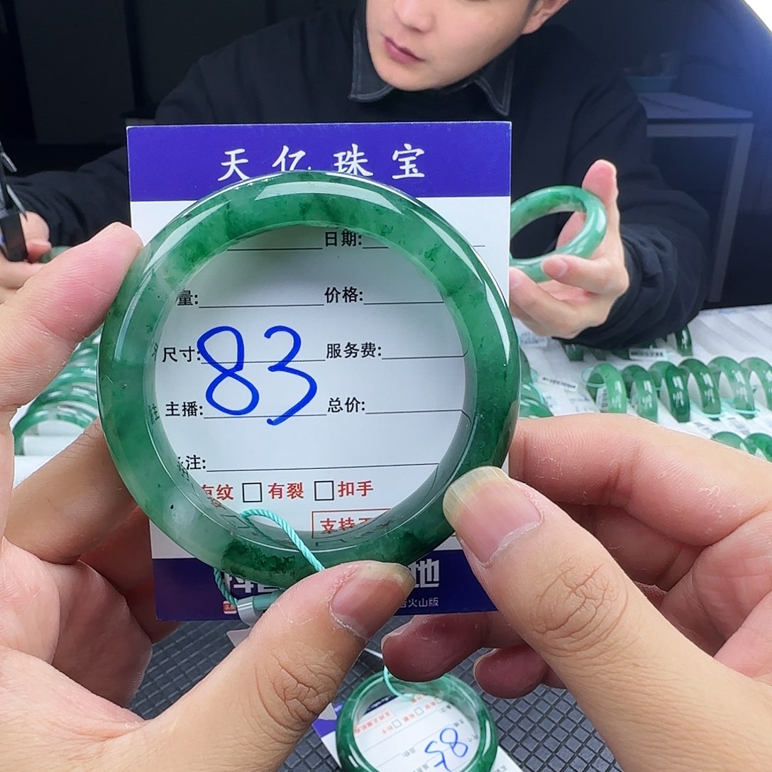 石英质玉（非洲翠）未镶嵌手镯56