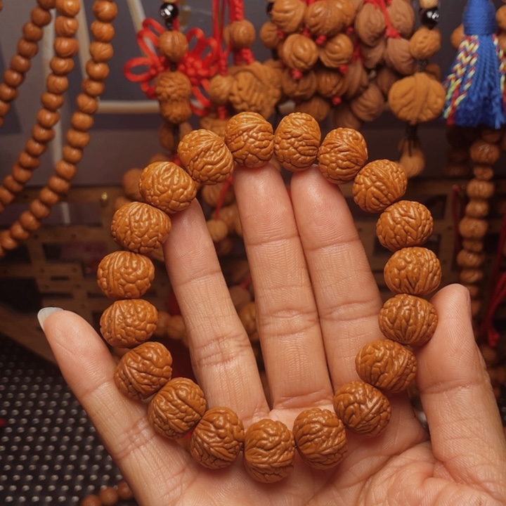 木质类龙纹桃枭挂件