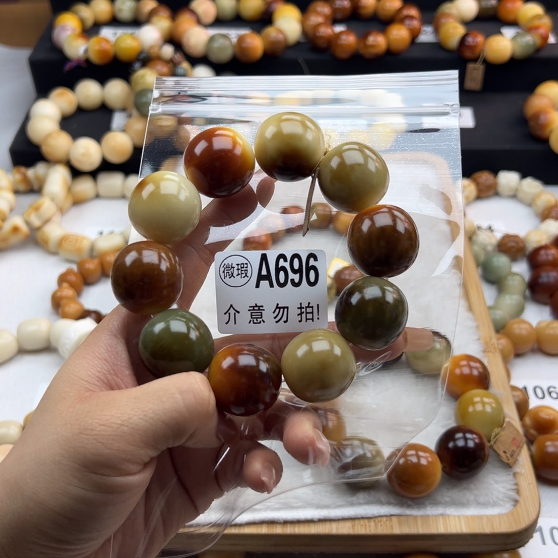 白玉菩提吊坠无***猴微微瑕