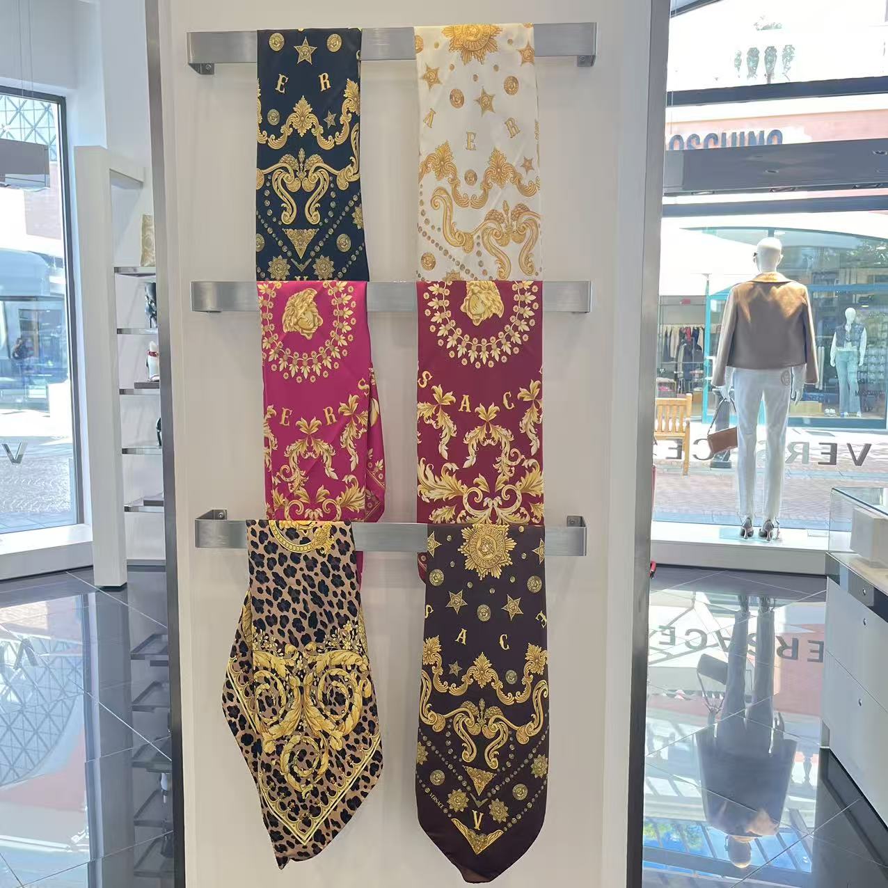 未使用 VERSACE/范思哲 女士巴洛克印花丝巾多色
