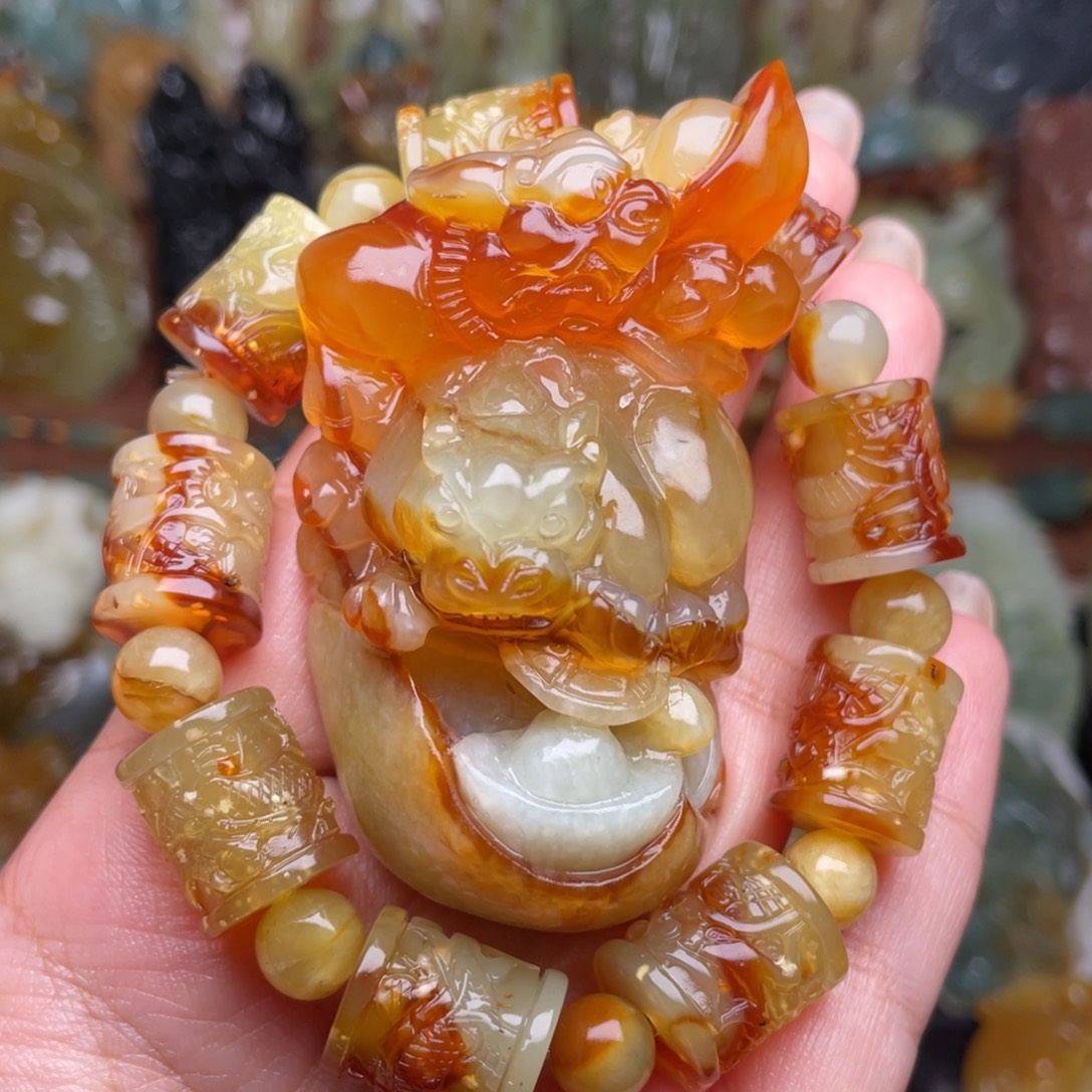 水***滴蛇纹石玉未镶嵌颈饰