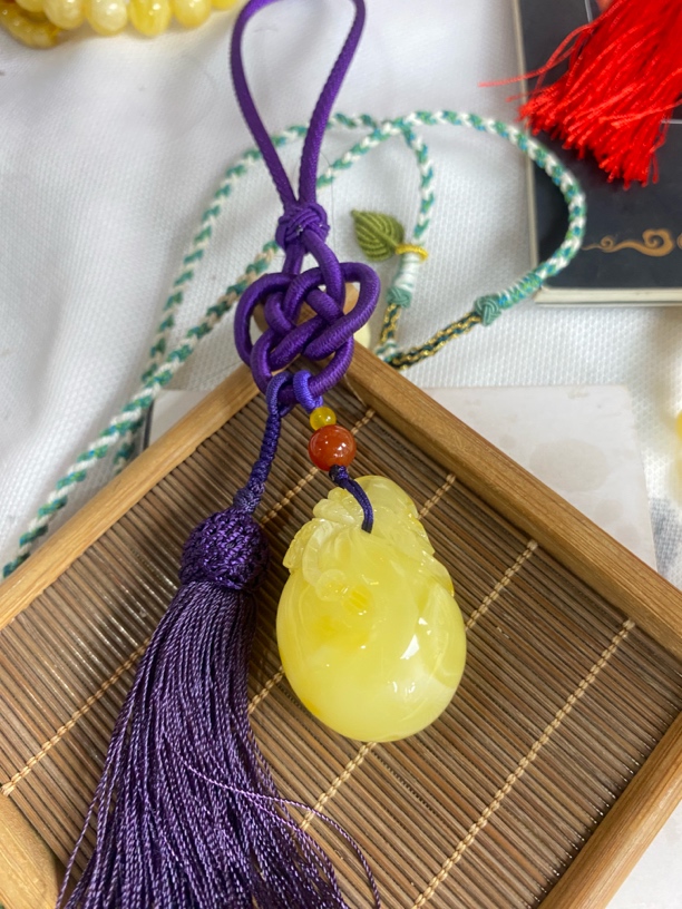 俄料白花钱袋子车挂（14克净重）
