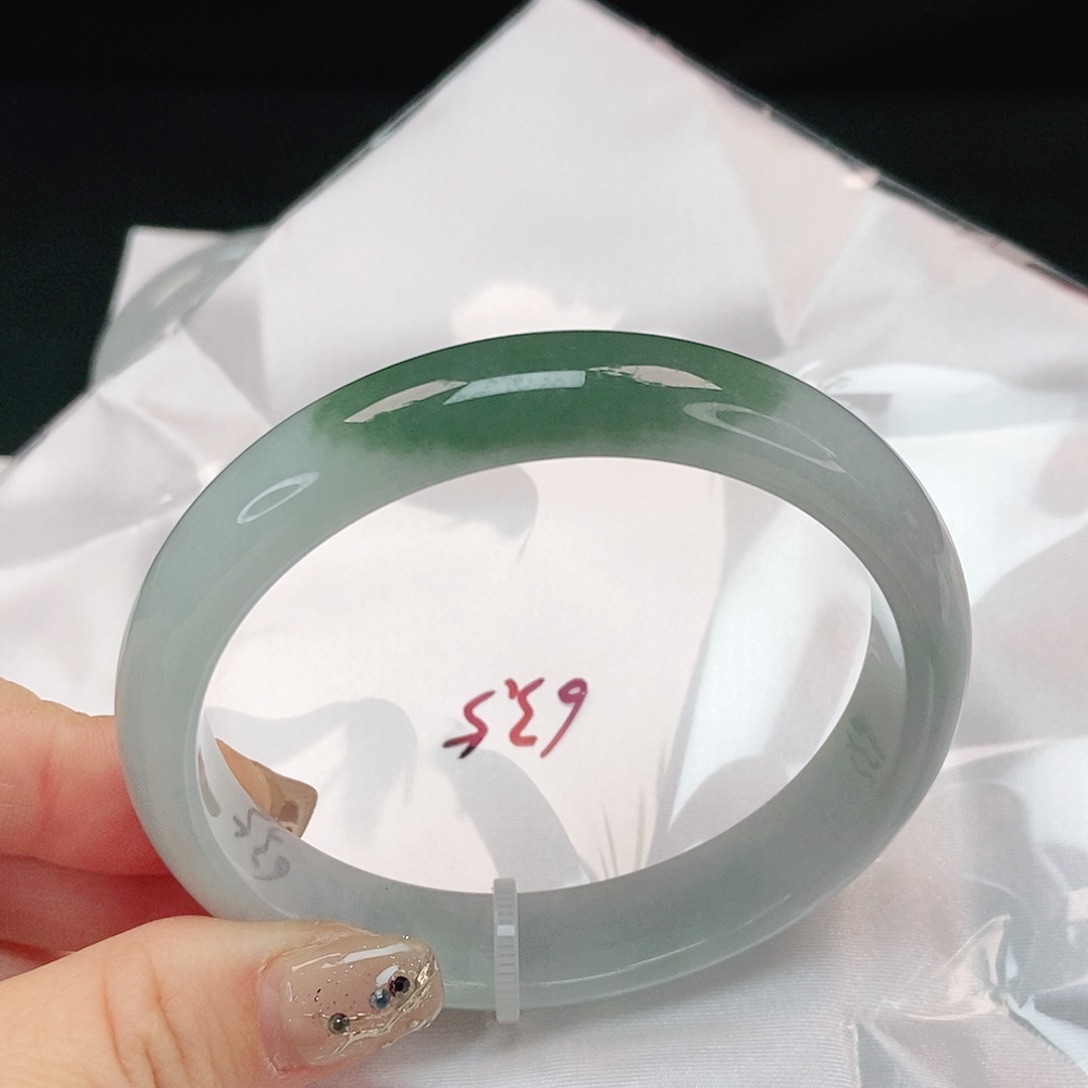 翡翠手镯未镶嵌正圈