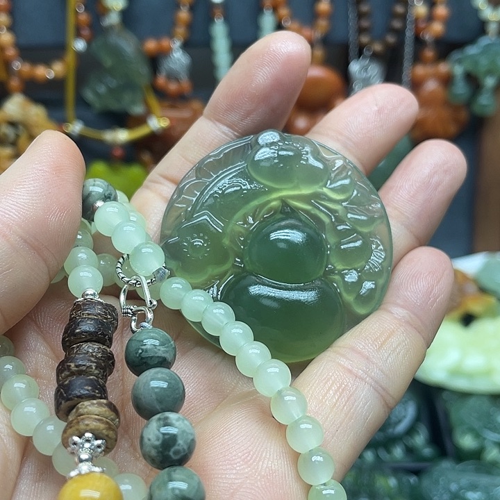 未镶嵌蛇纹石玉颈饰