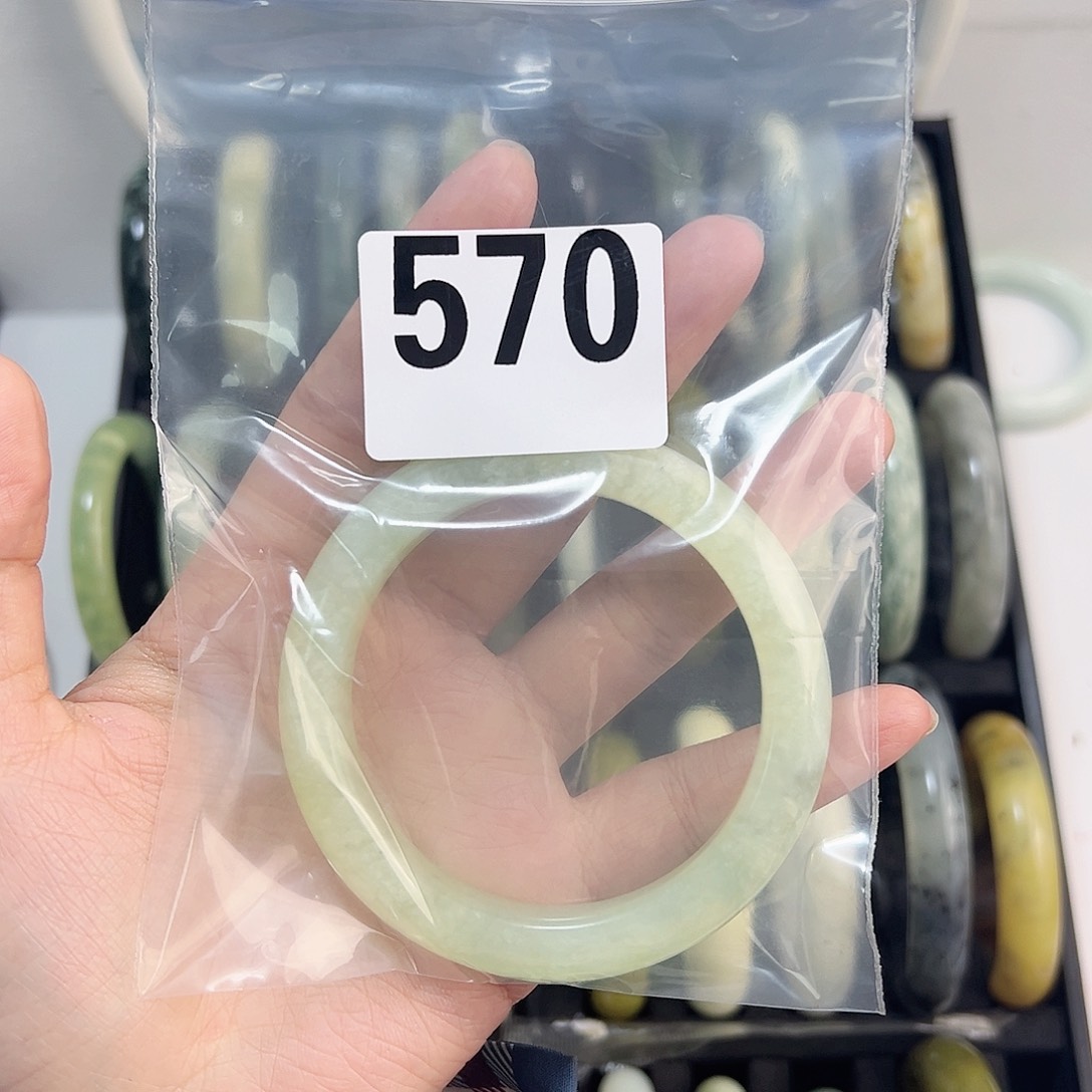 蛇纹石玉未镶嵌手镯帅****包