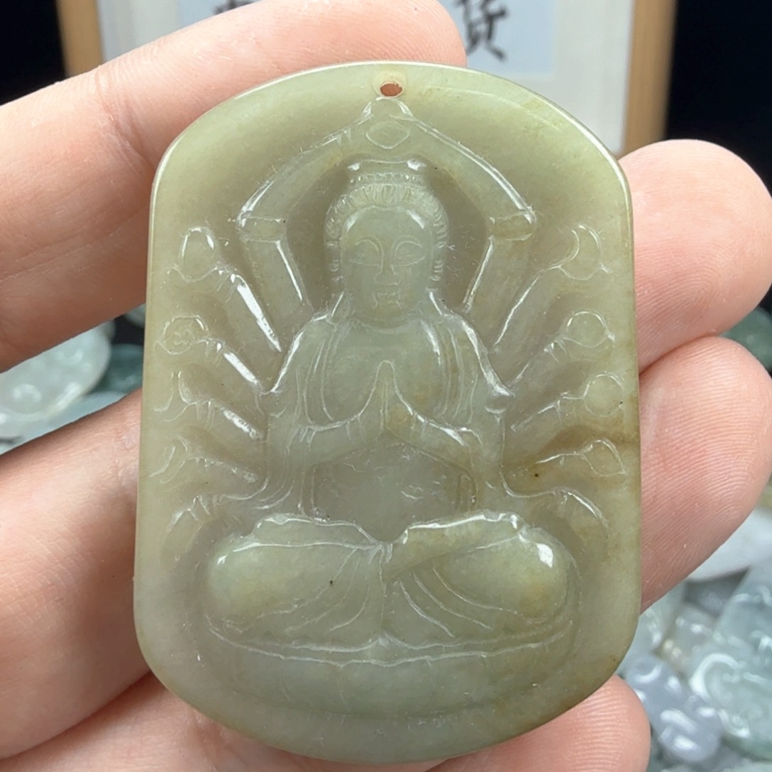 翡翠挂件未镶嵌翡翠