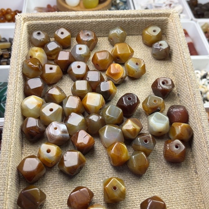 琉璃非金属3.5随机一颗