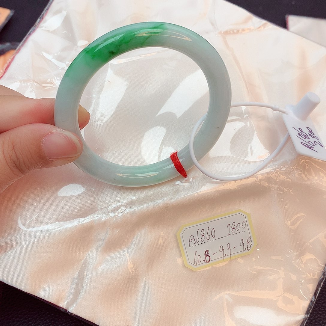 翡翠手镯未镶嵌天然缅甸翡翠A货