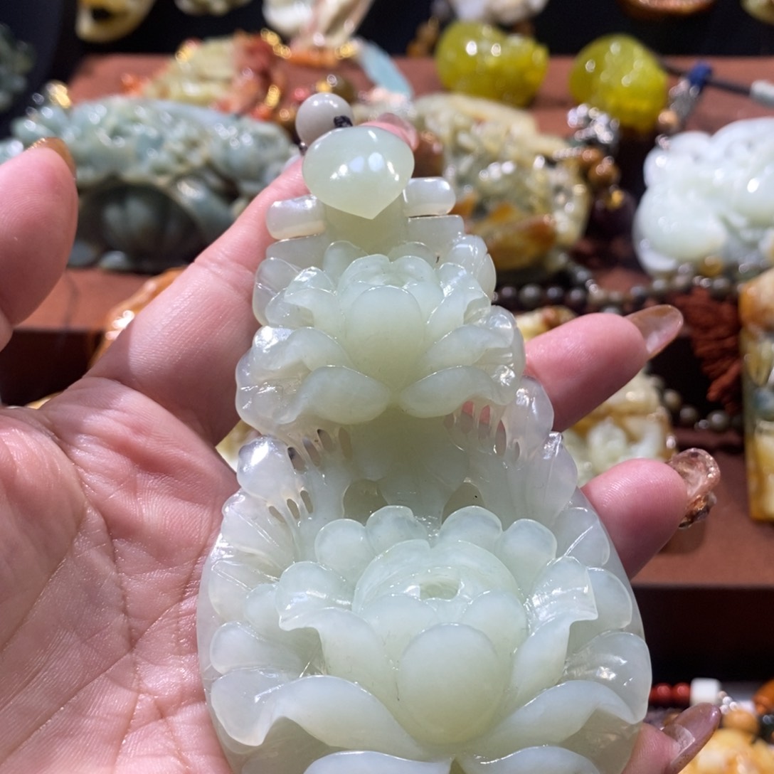 蛇纹石玉颈饰未镶嵌