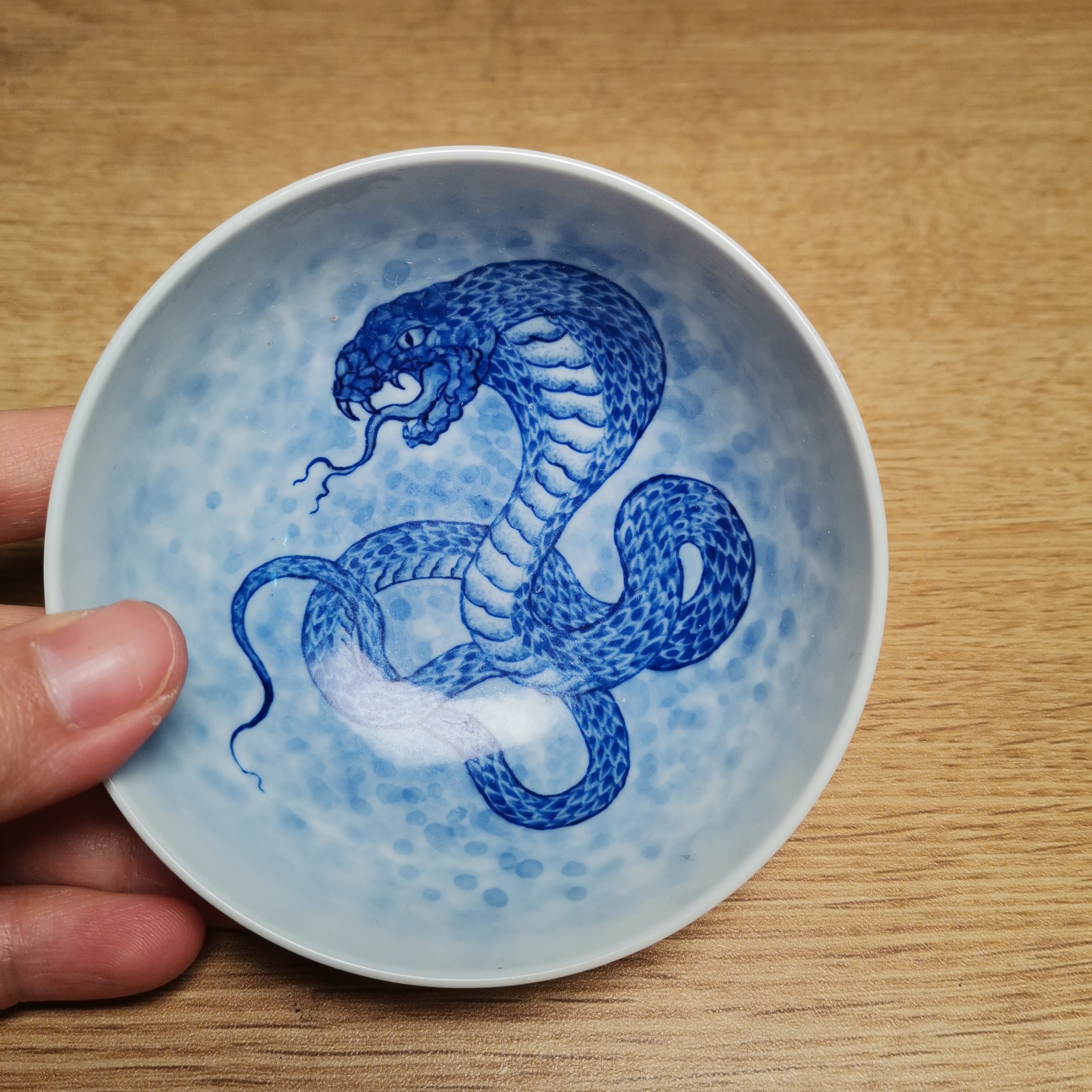 景德镇手绘蛇纹普洱杯