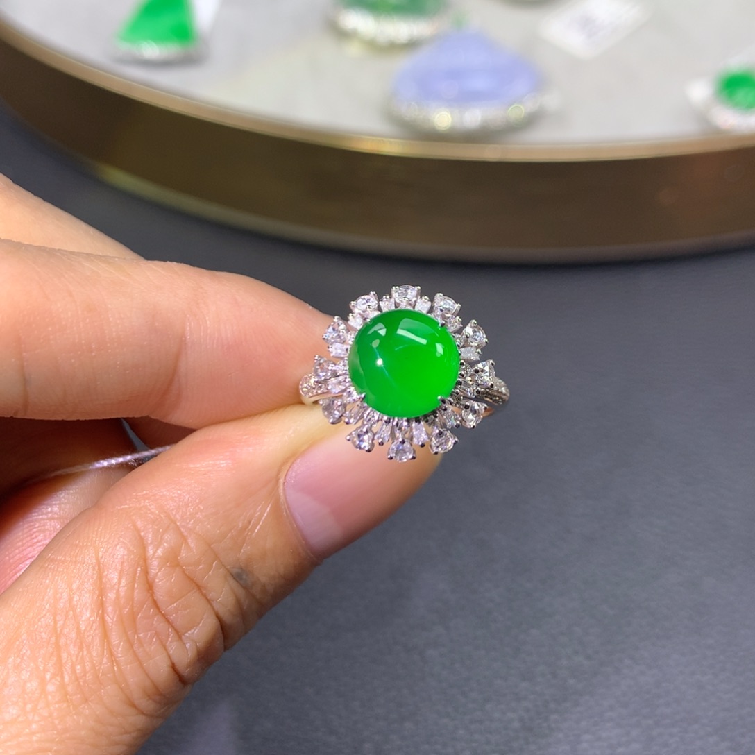 翡翠戒指18K金镶嵌翡翠