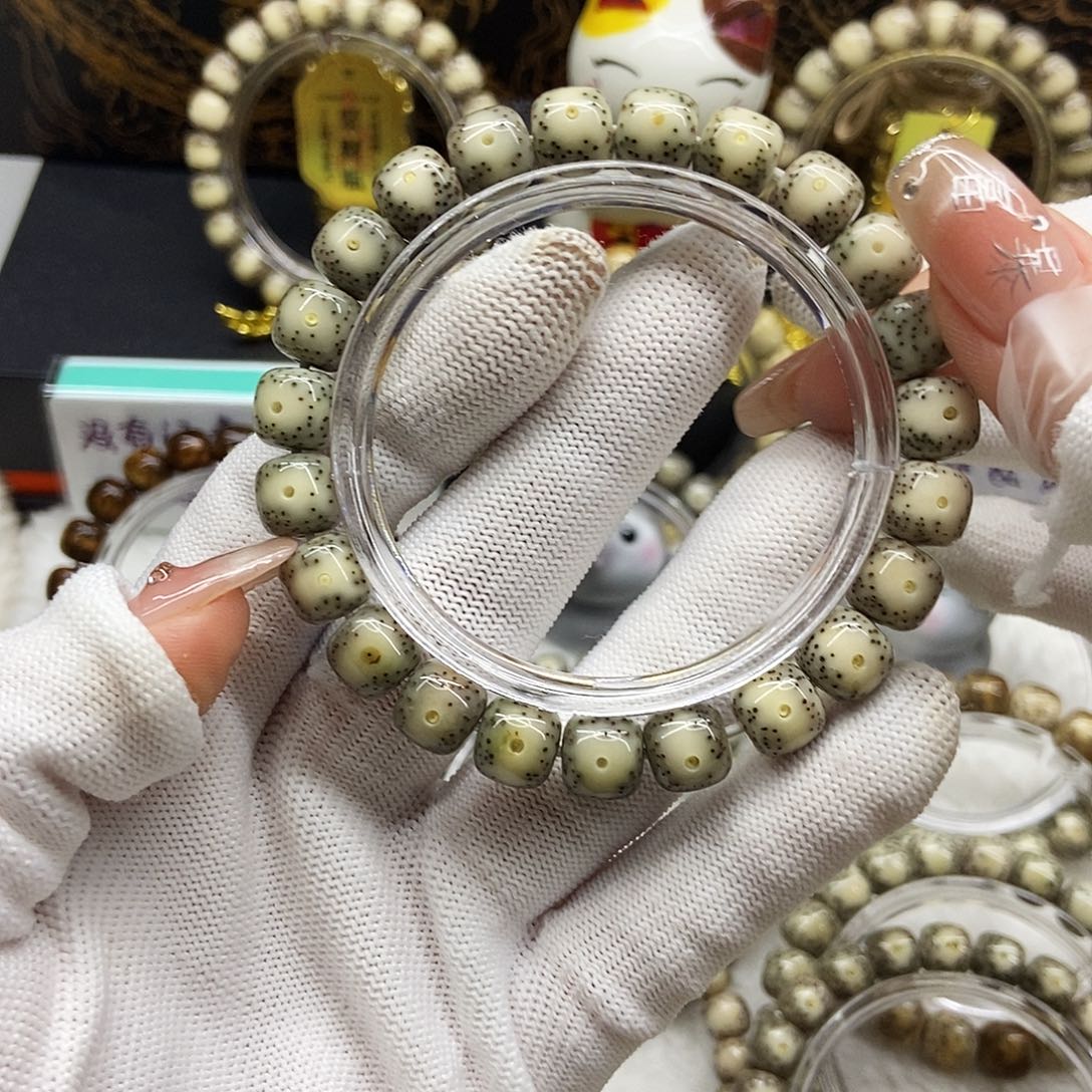 蜜***宇星月菩提手串绿包白大眼10/9