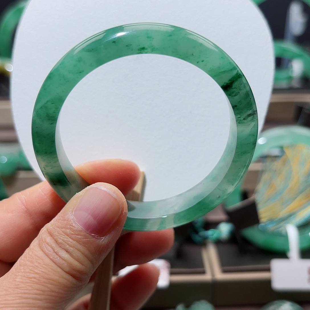 石英质玉颈饰未镶嵌