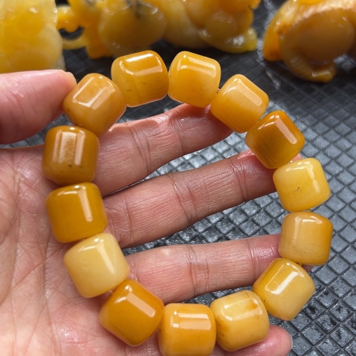 石英质玉（黄龙玉）颈饰合金