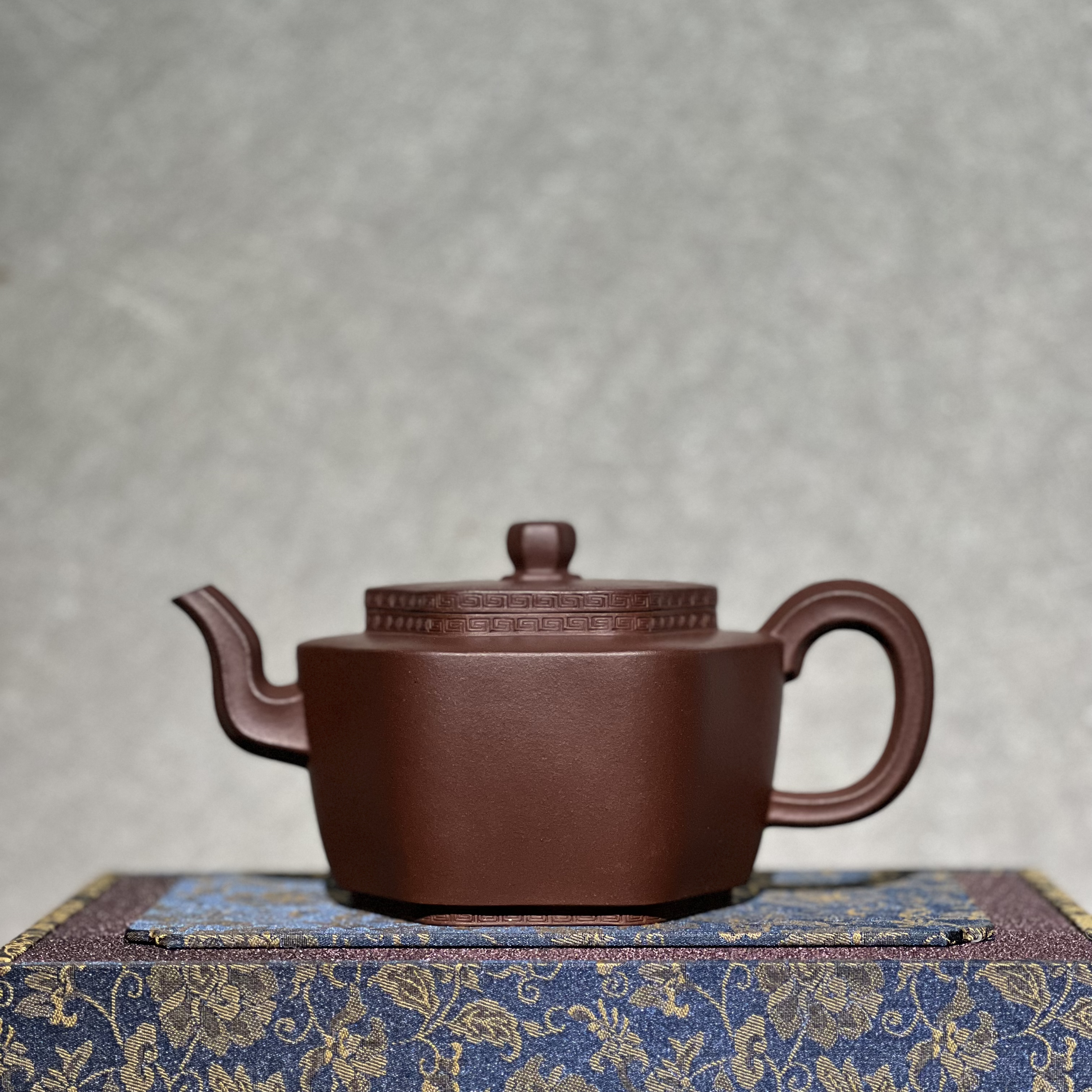 沁方（富贵无边）壶，优质老紫泥350cc