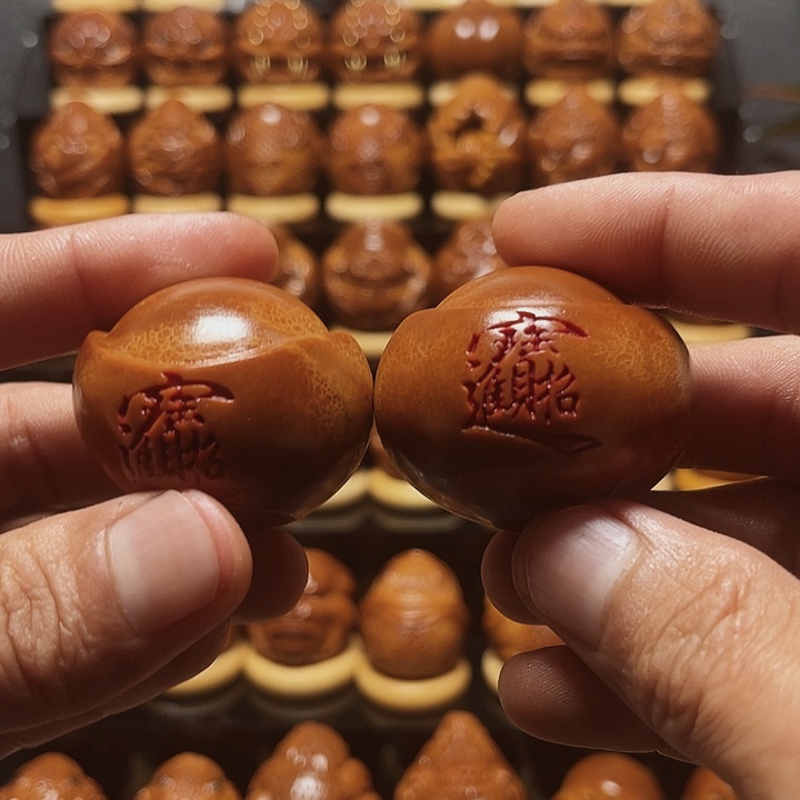 橄榄核把件元宝一对005