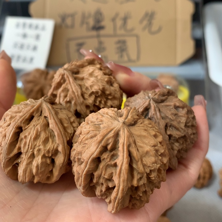 o***哥吊坠文玩核桃异形单只，有瑕疵