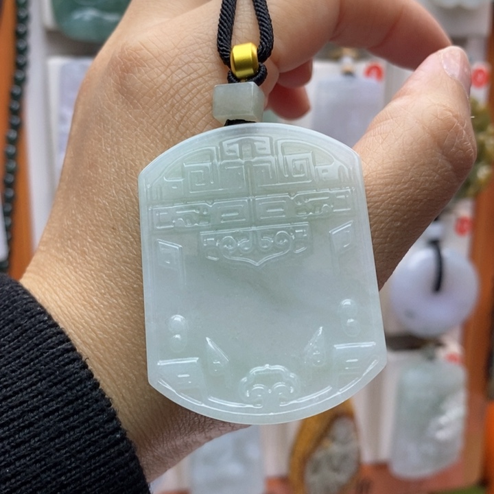 翡翠颈饰未镶嵌每天