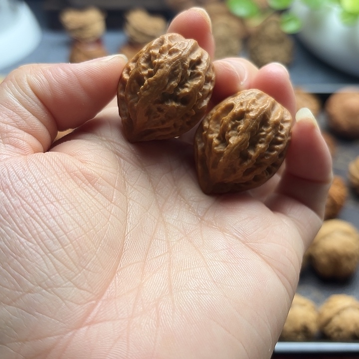 文玩核桃把件粗筋深纹八棱手捻1899