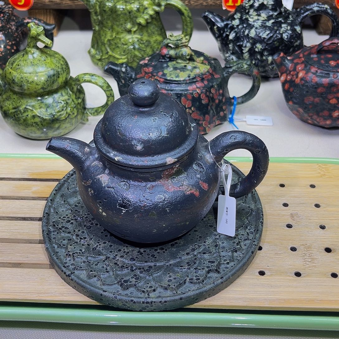 梅花石安山玉茶壶一套