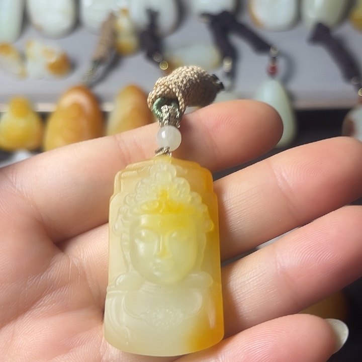 白***鹿和田玉未镶嵌颈饰