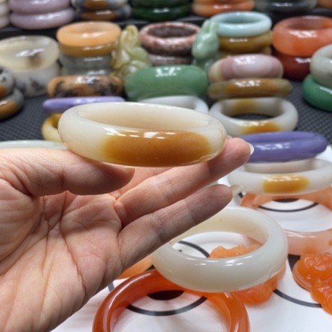 A***-石英岩玉未镶嵌手镯