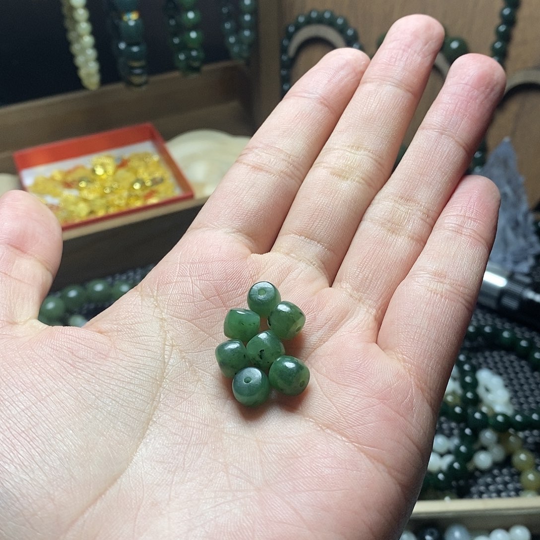 捌***生和田玉未镶嵌手串
