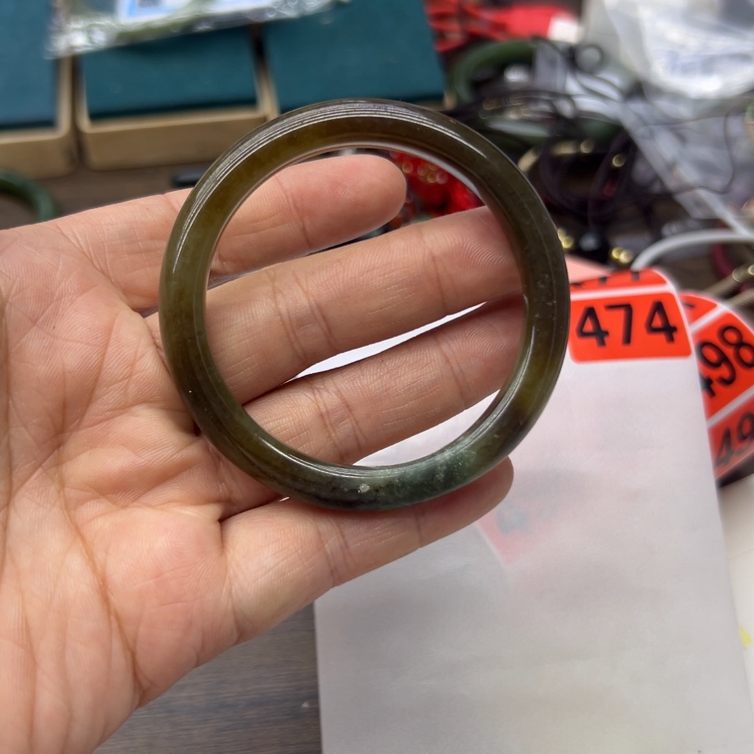 和田玉未镶嵌手镯51.8圈围474瑕