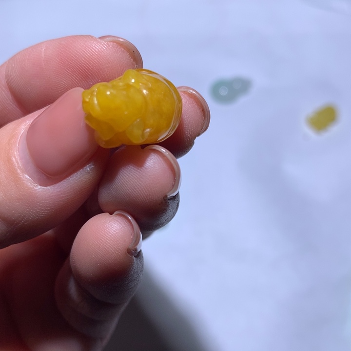 翡翠未镶嵌颈饰黄牛