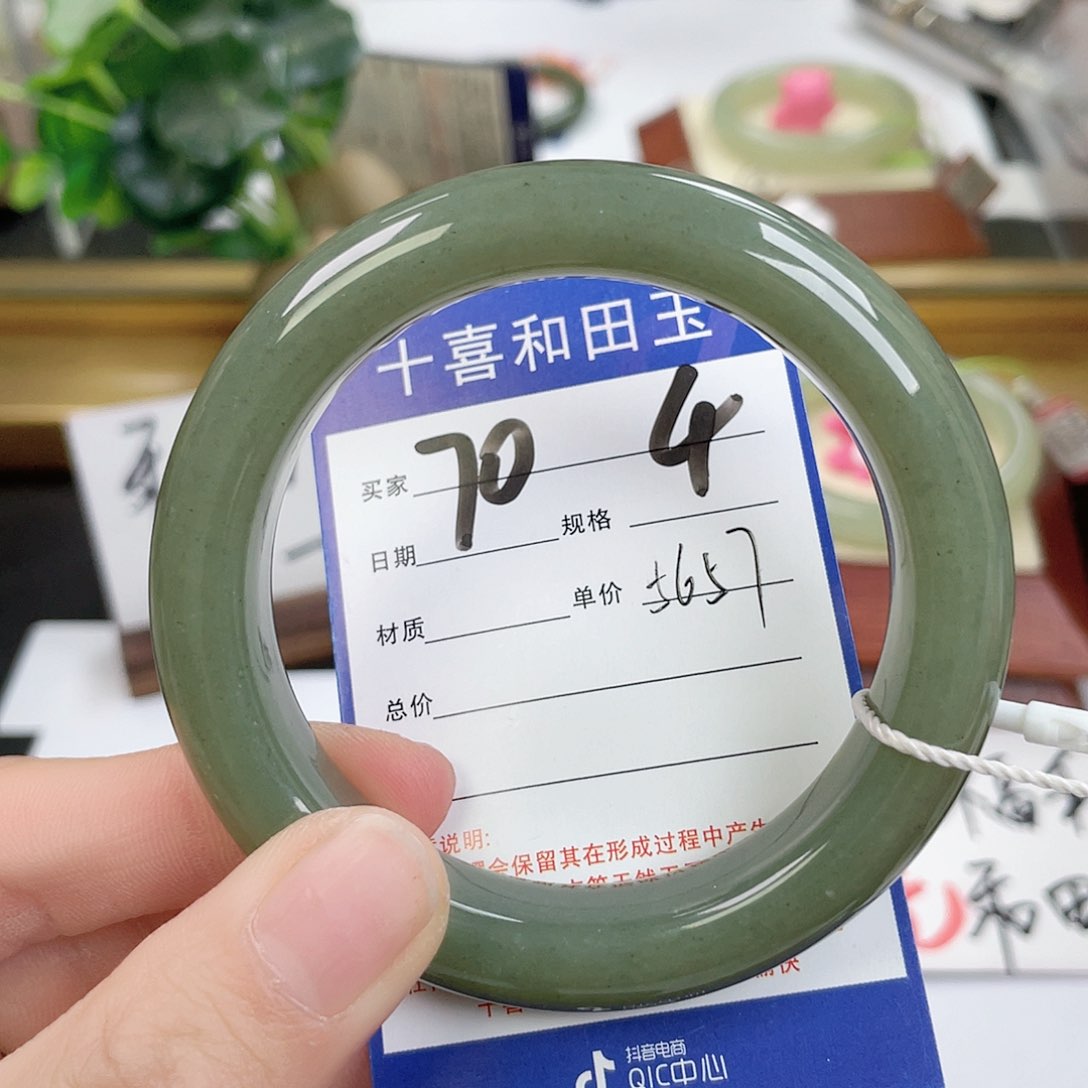 和田玉手镯未镶嵌