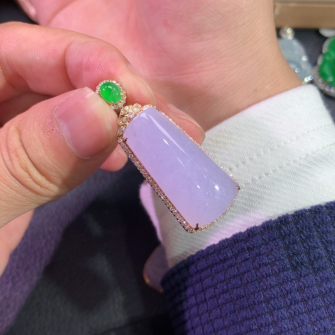 翡翠吊坠(赠链)18K金镶嵌