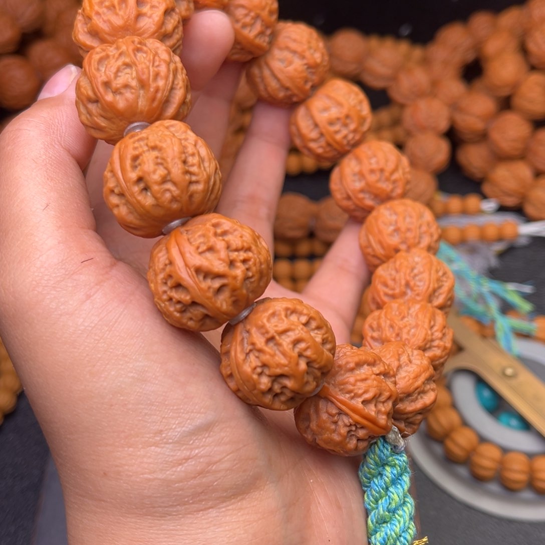 猴头核桃吊坠八棱手持绿流苏