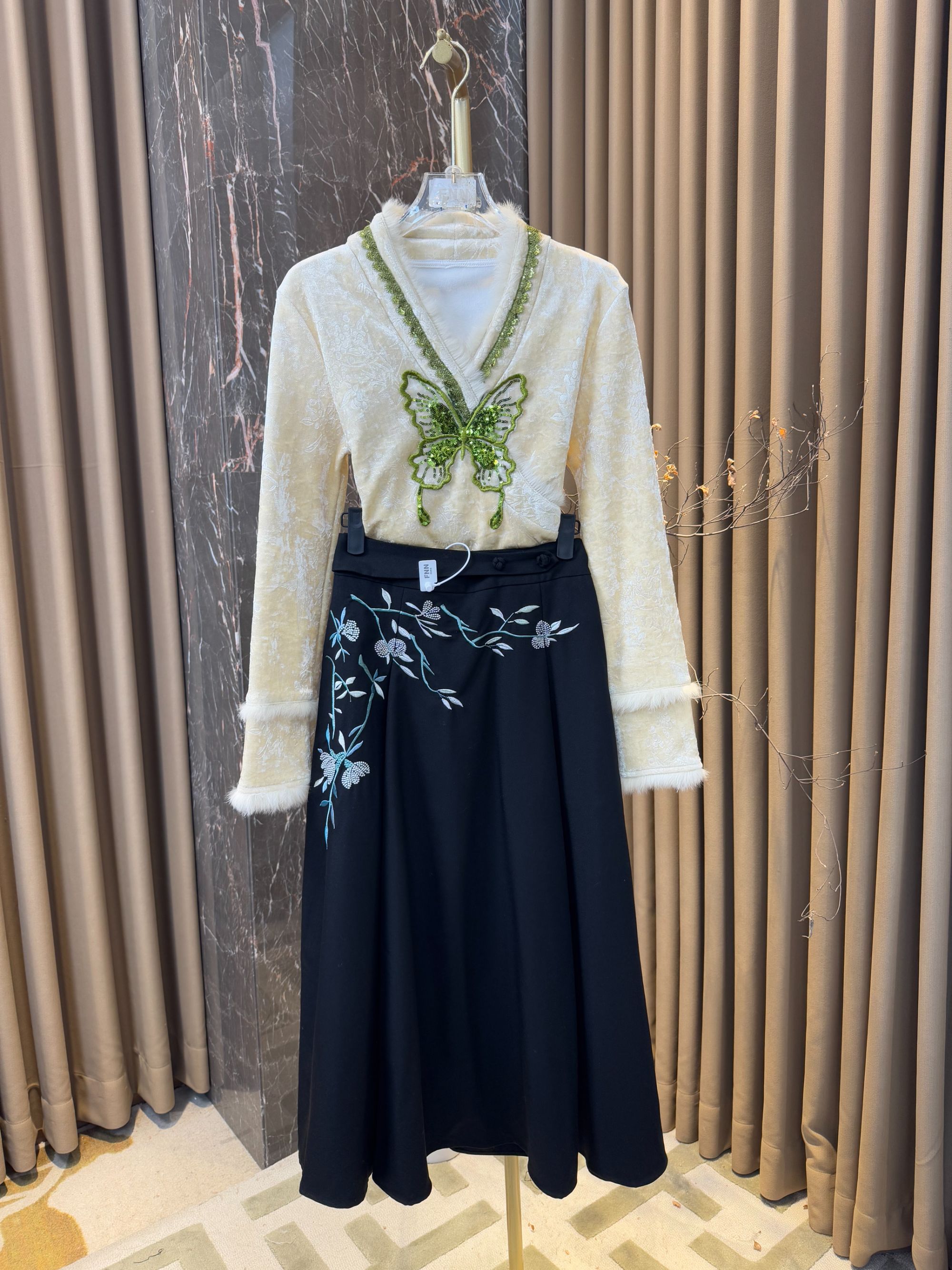 芙娜妮轻奢秋冬新款小众设计气质显瘦名媛女装两件套F2510424