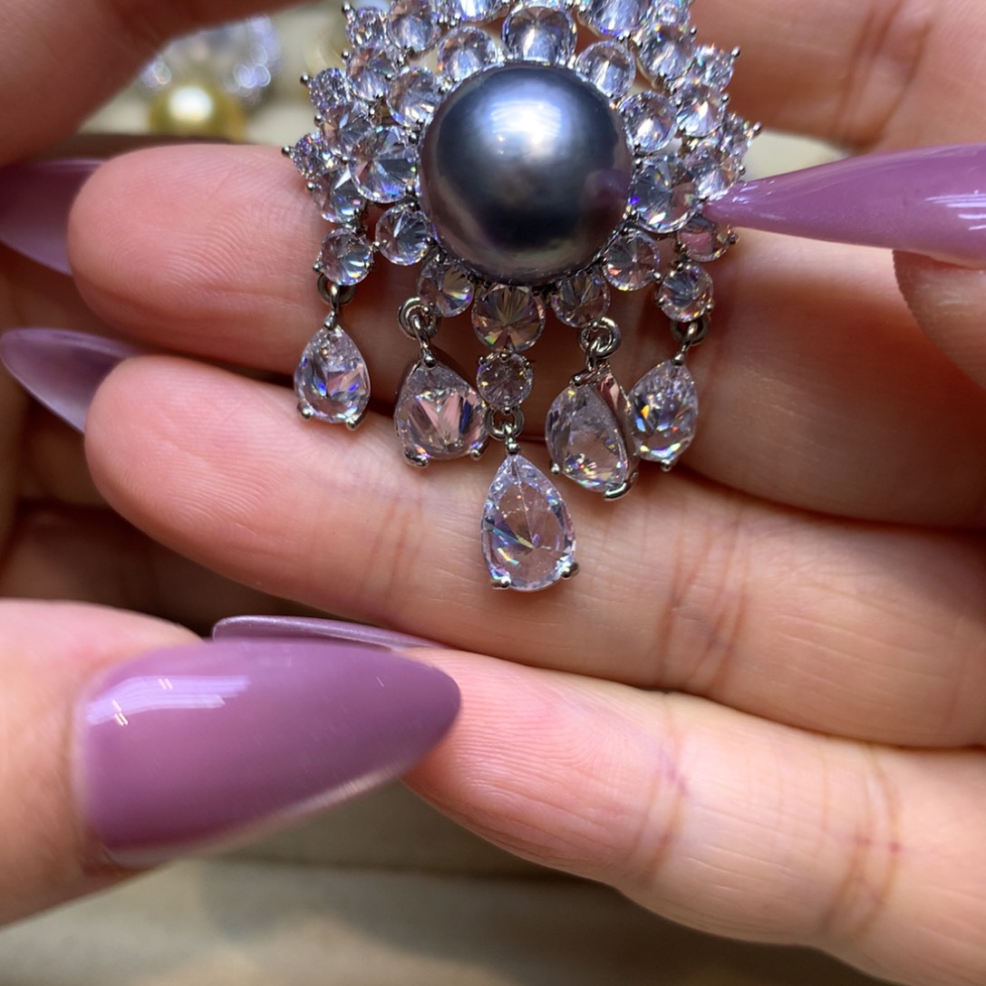 未镶嵌胸饰海水珍珠