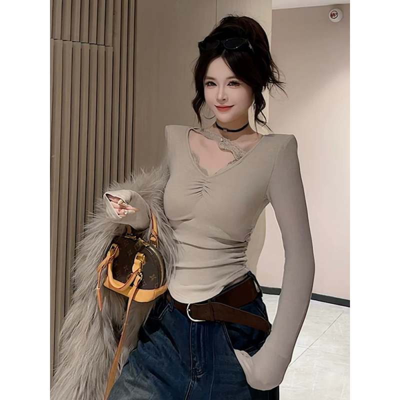 洋气V领磨毛蕾丝花边长袖T恤女秋冬新款纯欲辣妹带胸垫打底衫上衣