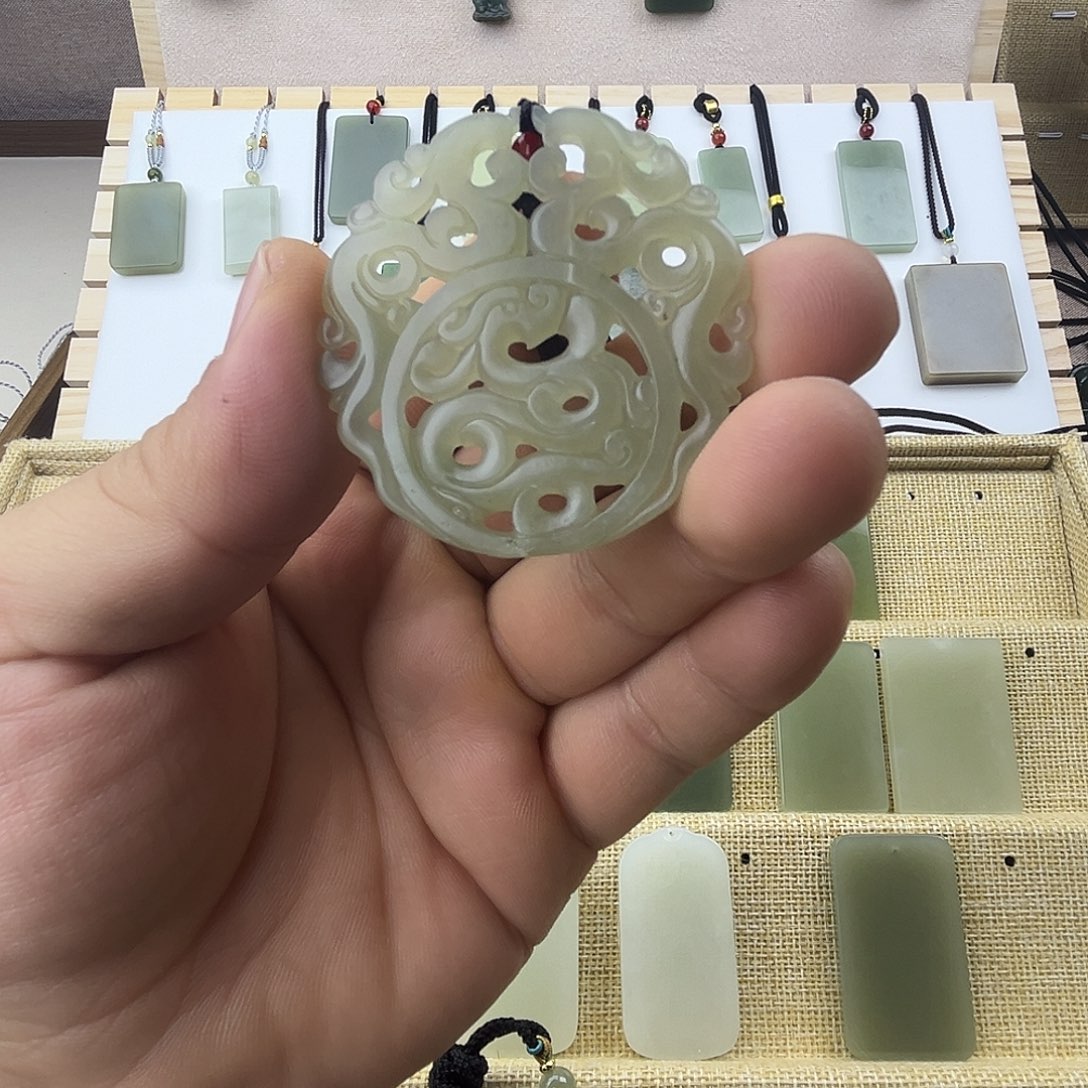 微***云和田玉未镶嵌吊坠(赠链)