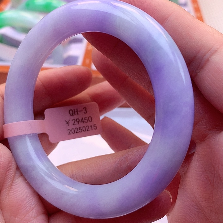 翡翠手镯未镶嵌翡翠