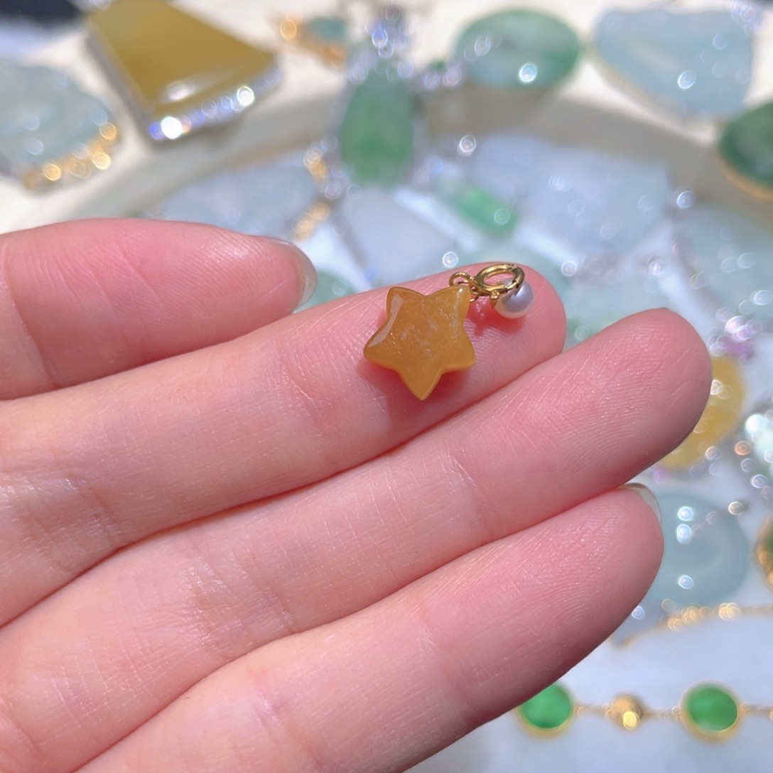 翡翠颈饰18K金镶嵌翡翠