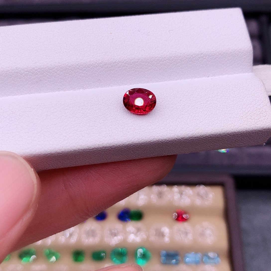 红宝石裸石未镶嵌