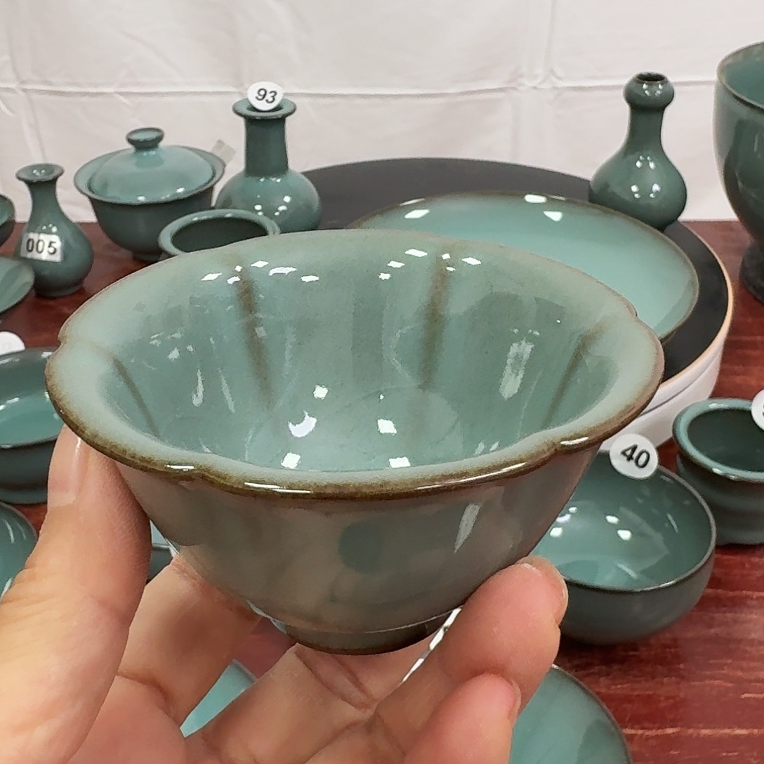 铁胎开片花口杯子