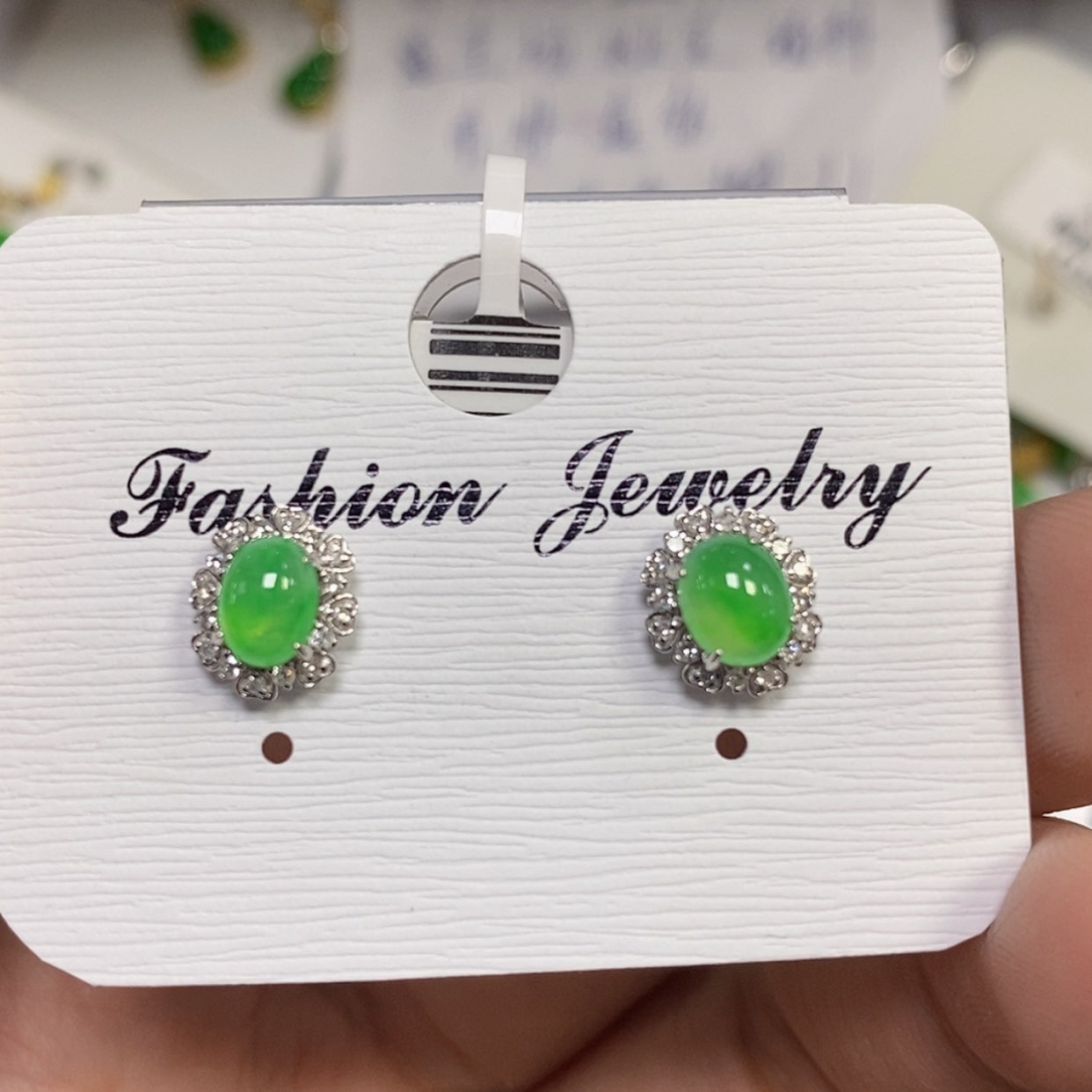 【闪购商品】颈饰18K金镶嵌翡翠耳环