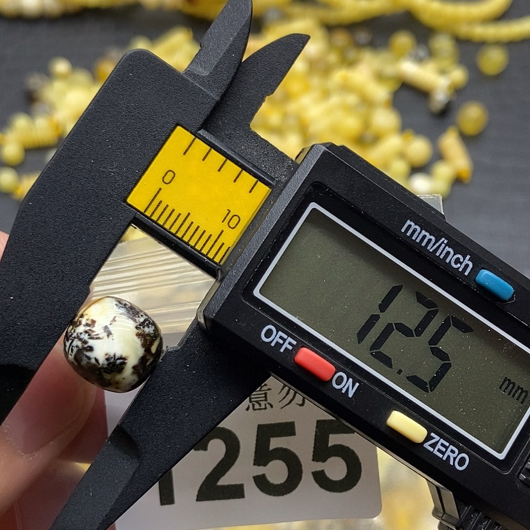 蜜蜡未镶嵌珠宝奇石