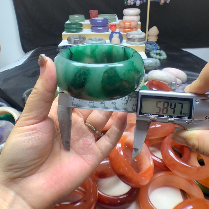 未镶嵌手镯石英质玉