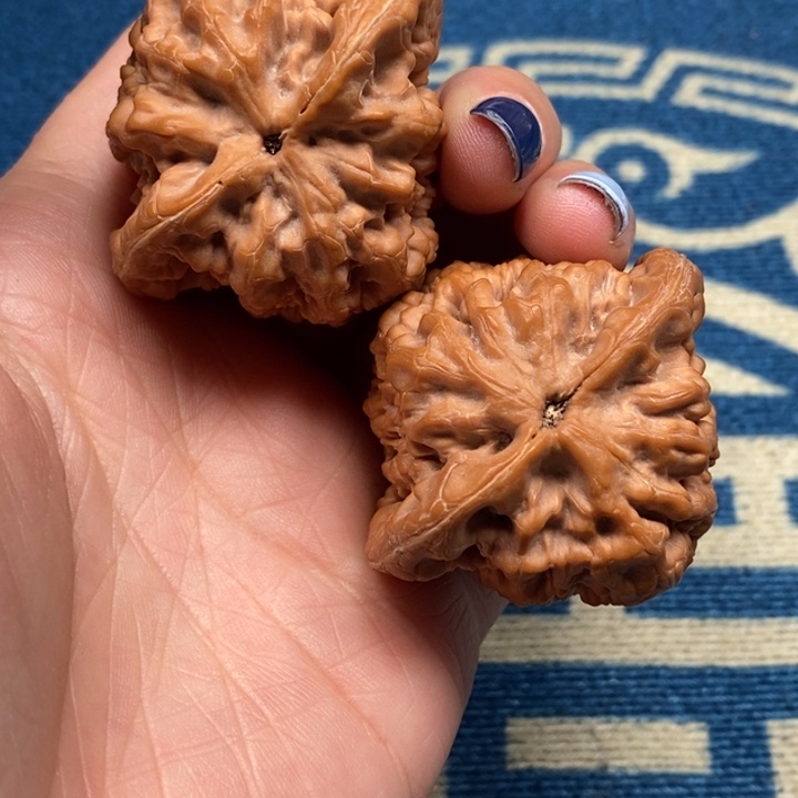 《***》文玩核桃吊坠金公子