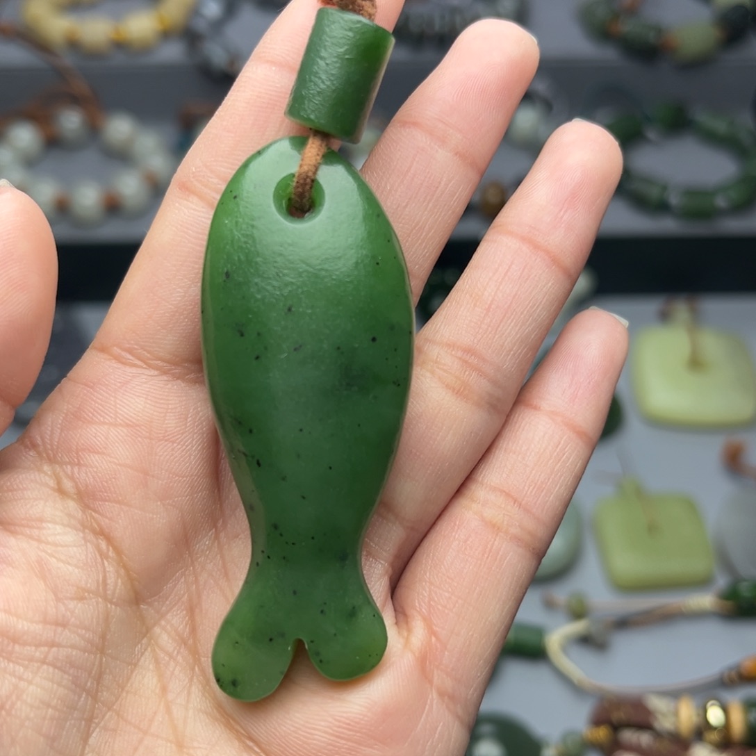 羊***和田玉未镶嵌颈饰