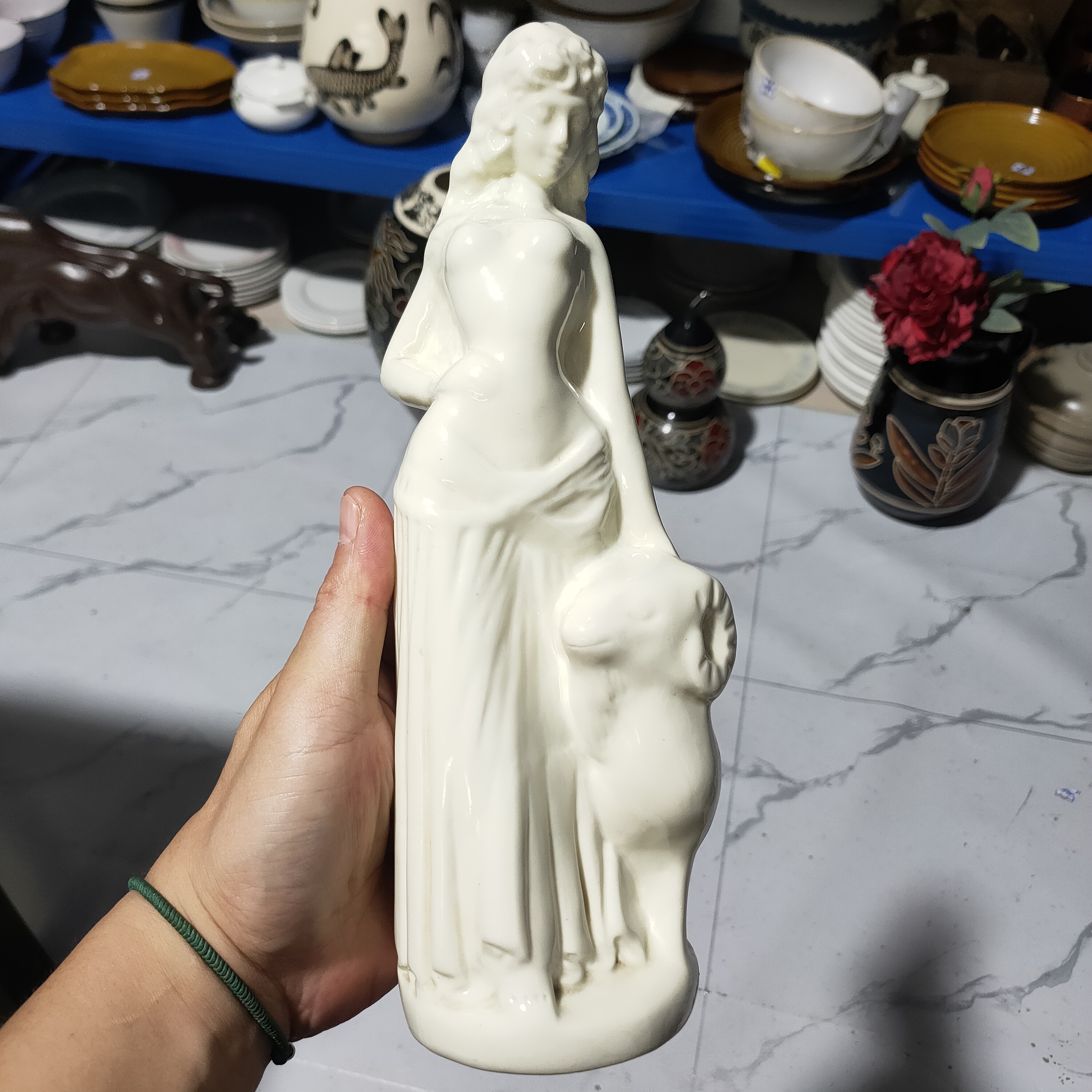 磁州窑，牙黄瓷牧羊女摆件，高度约28公分，库存两支均有瑕疵