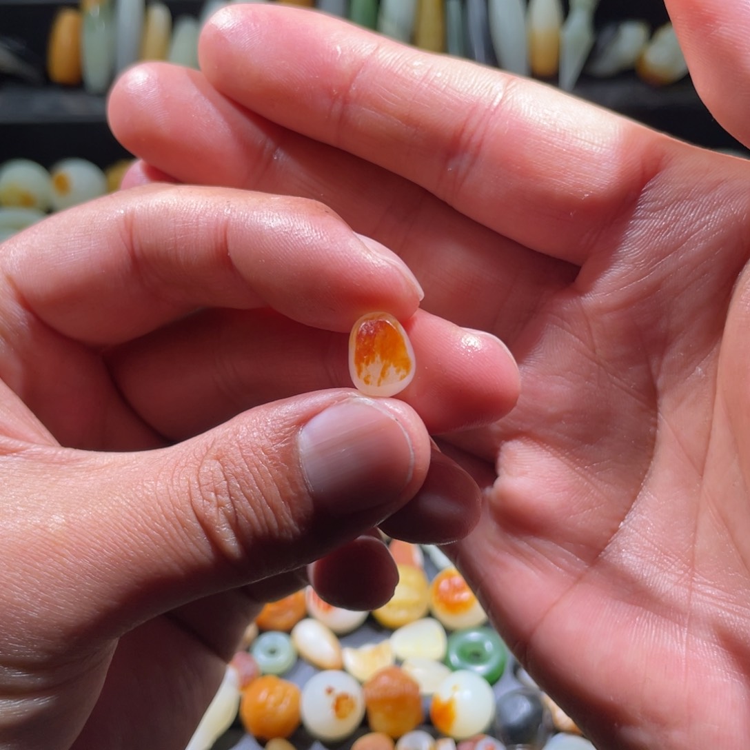 和田玉颈饰未镶嵌雨****醛