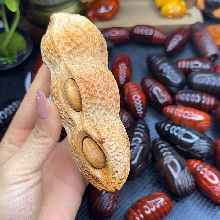 琥珀木花生把件手雕