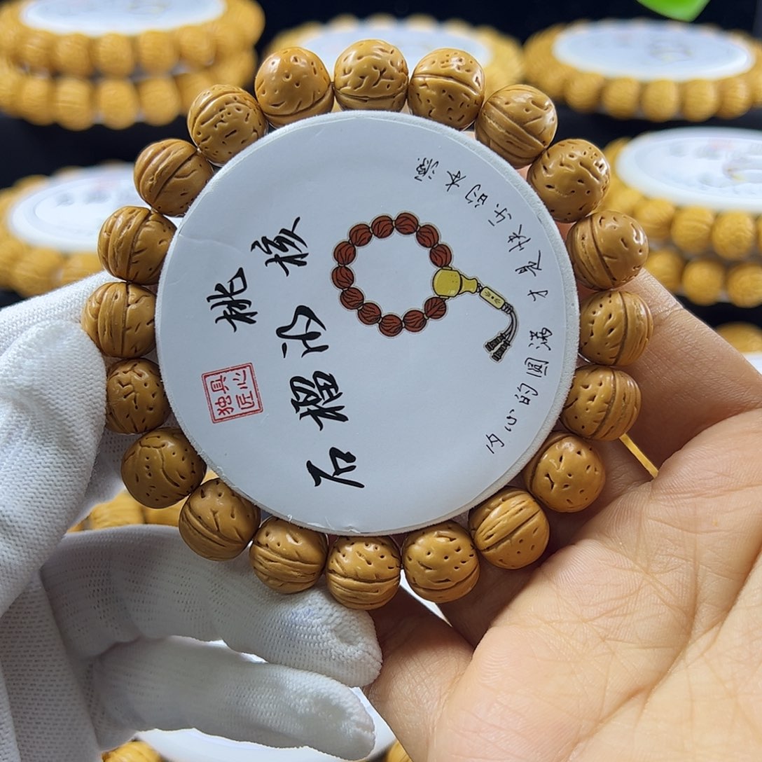 匿***了手串桃核野生小黄桃。  